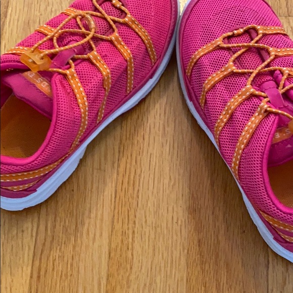 NWT Girl’s Size 2 Water Shoes - Picture 6 of 12